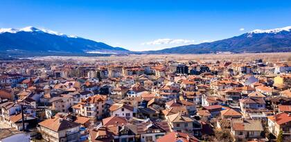 Bansko ha crecido rápidamente por la presencia de extranjeros e incluso búlgaros.