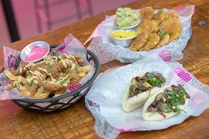 Baos y otros platos veganos en el fast food plant based Lado V