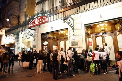 El Café Tortoni, entre los bares notables de la ciudad