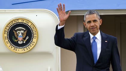Barack Obama baja del Air Force One en la base militar Andrews, en Maryland