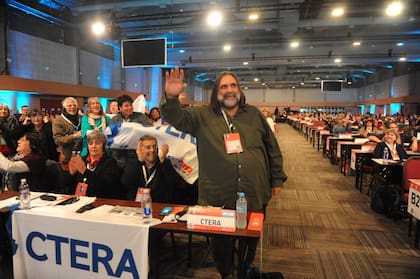 Baradel, al ser electo en el Consejo Ejecutivo Mundial de la Internacional de la Educación por América Latina, en 2024