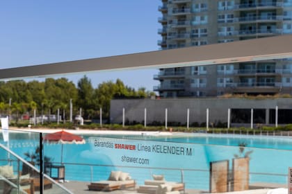 Barandas Kelender M: seguridad estructural con impacto visual mínimo, pensadas para integrarse al paisaje sin interferencias.