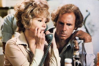 Barbara Harris y Bruce Dern en Trama macabra (Family Plot)