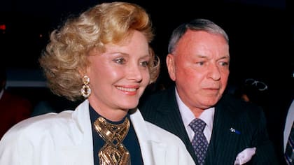 Barbara junto a su marido, Frank Sinatra, en 1988