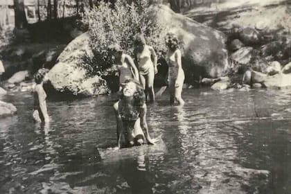 Barbara Kent y sus amigas en el campamento en Ruidoso, Nuevo México, disfrutaron de una nevada extraña que resultó traer consecuencias trágicas