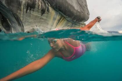 Bárbara le ha venido respondiendo con su nado a quienes han dudado que una mujer latina puede lograr lo que se propone