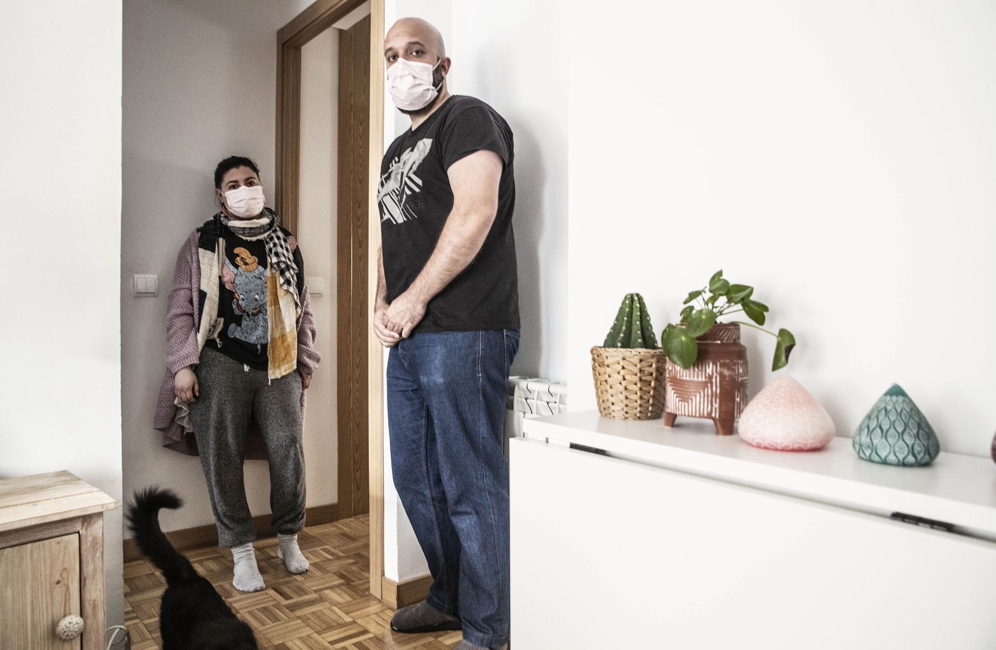Bárbara Llorente y Miguel Méndez, en su piso de Madrid el pasado 13 de mayo
