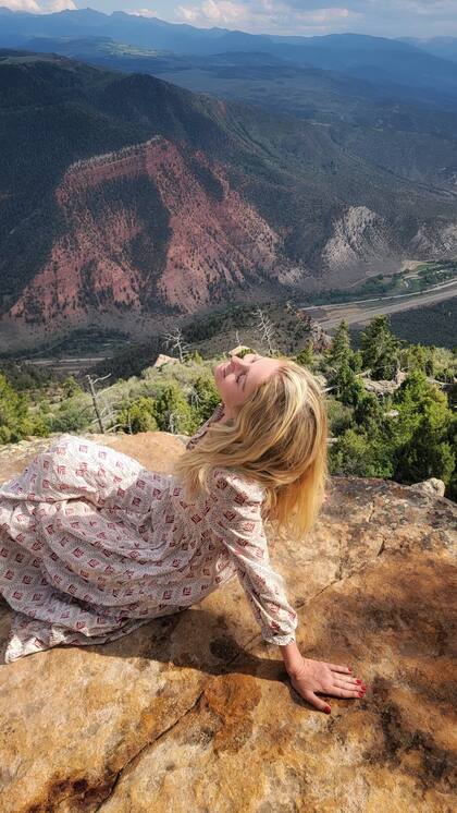 Barbie en una postal del viaje a las montañas de Colorado