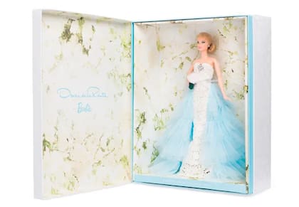 Barbie ha sido la musa de diseñadores de alta costura como Oscar de la Renta