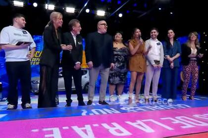 Barbie Simons y Pampita ayudaron a los participantes de Los 8 escalones con sus preguntas (Foto: Captura de TV / eltrece)