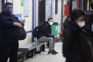 ¿Dos metros de distancia? Qué tan lejos puede transportar el aire al coronavirus