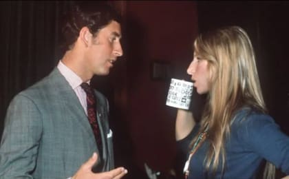 Barbra Streisand y el príncipe Carlos, en 1974, cuando se conocieron en Hollywood