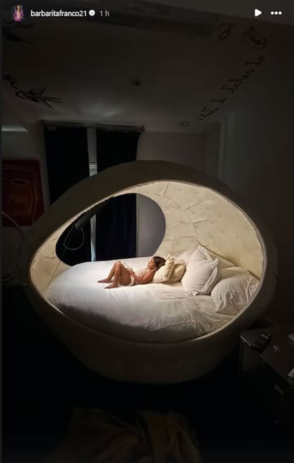 Barby Franco mostró la espectacular cama en la que descansa Sarah (Foto: Instagram @barbaritafranco21)