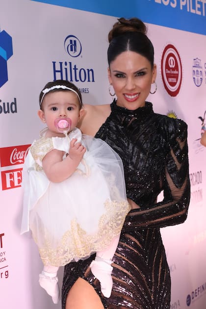 Barby Franco y su beba Sarah Burlando en la cena de la Fundación Margarita Barrientos en el Hotel Hilton 