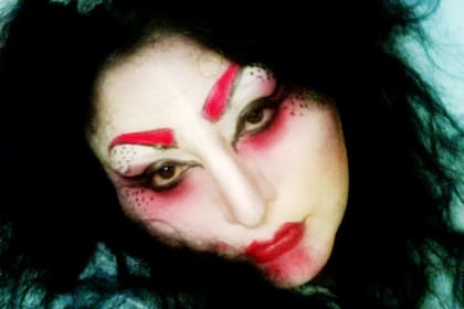 Barby, la "bienvenidora" de eventos, festivales y encuentros diversos. La que se considera una "albañila del teatro", una "maestra mayor de obras del arte".