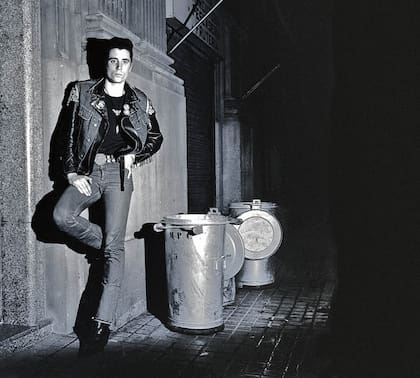 Barcelona, 1979: el catalán, en una de las primeras producciones fotográficas de su carrera. La toma aparecería en el boxset retrospectivo Rock & Roll Star. 30 años 1980-2010.