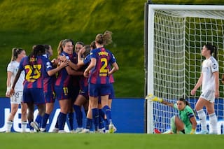 Barcelona aplasta 6-2 al Real Madrid en cuartos de la Liga de Campeones femenina