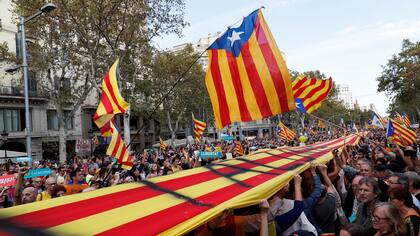 Tras quedar en libertad vigilada, Puigdemont habló por Twitter y acusó a España de antidemocrática