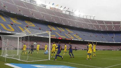 Barcelona contra Las Palmas, el pasado 1° de octubre; en las calles, se votaba el referéndum y en la cancha, las tribunas vacías