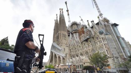 Atentados en Barcelona: los terroristas compraron cuatro cuchillos y un hacha horas después de atacar La Rambla