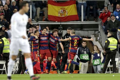 Barcelona festeja en el Bernabeu