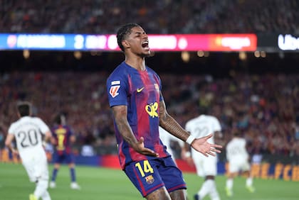 Barcelona retuvo el título de la Liga española tras vencer a Real Madrid.