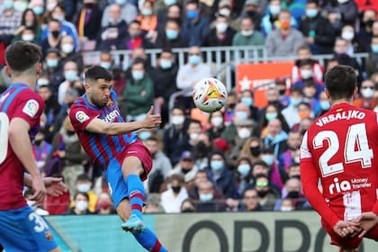 Barcelona se enfrenta en el clásico catalán con Espanyol