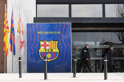 Barcelona se prepara para una jornada clave para su futuro deportivo, tras la renuncia de Bartomeu y el llamado a nuevas autoridades.