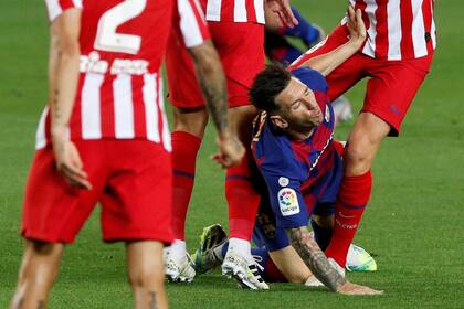 Una escena del partido del martes ante Atlético de Madrid, cuando Messi llegó a 700 goles en partidos oficiales. Refleja el momento de Messi y Barcelona en la liga española