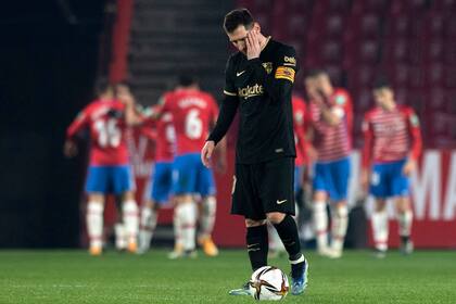 Granada festeja y lo sufre Lionel Messi