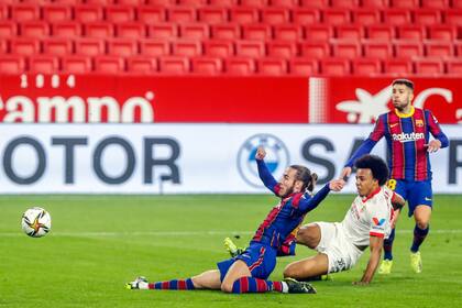El gol de Sevilla: Koundé define antes del cruce de Mingueza