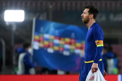 Barcelonas Argentinian forward Lionel Messi walks off the pitch at the end of the UEFA Champions League round of 16 first leg football match between FC Barcelona and Paris Saint-Germain FC at the Camp Nou stadium in Barcelona on February 16, 2021. (Photo by LLUIS GENE / AFP)