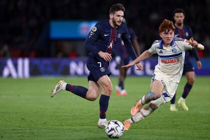 Barco tuvo un estupendo rendimiento en el reciente 3-3 de Strasbourg en el Parque de los Príncipes frente a PSG; aquí, en acción ante Khvicha Kvaratskhelia.