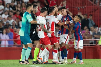 Copa de la Liga: Huracán sigue buscando técnico e Insua no consigue que San Lorenzo vuelva a ser el que fue