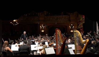 Daniel Barenboim, al frente de la Orquesta del Diván