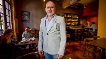 Javier Gentilini, uno de los titulares de La Fragua, en su propio salón