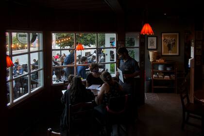 En Bariloche, los bares y cervecerías pueden abrir hasta la 1