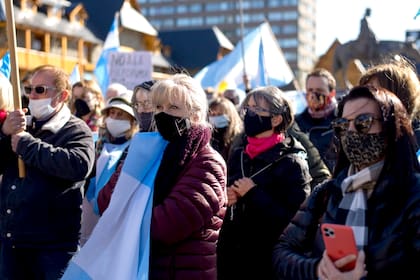 En Bariloche, protestaron contra la toma de tierras