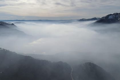 Bariloche. El incendio en un basural hizo que la ciudad amanezca cubierta de humo