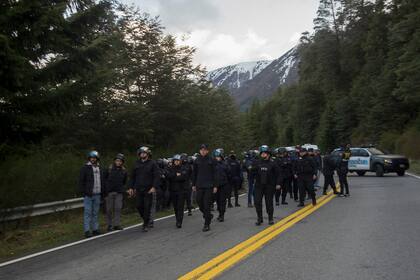 Bariloche. Operativo de fuerzas federales en ocupación mapuche de Mascardi.