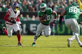 Barkley brilla con 150 yardas antes de lesionarse y Eagles aplasta 38-20 a Giants