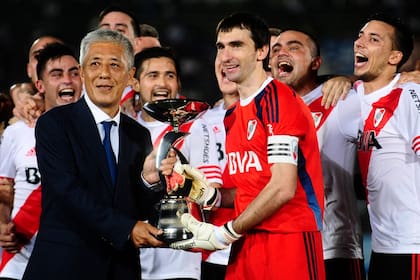 Barovero al recibir la Suruga Bank en Osaka