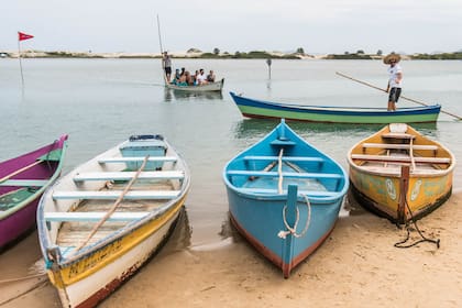 Los barquitos en la orilla del mar, un sello de Guarda do Embaú