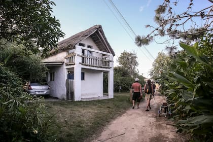 Barra de Valizas: Vista de la casa donde Lola Chomnalez llego para pasar sus vacaciones, Barra de Valizas, Rocha, Uruguay,