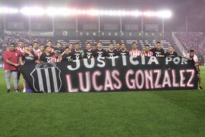 Barracas homenajeó a Lucas González en la previa al partido con Tigre