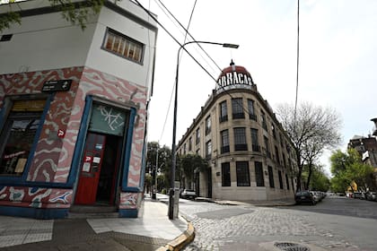 Barracas Central, sobre el pasaje Lanín, es una antigua hilandería transformada en ochenta lofts y estudios