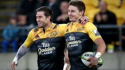 Barrett y Cory Jane festejan; Hurricanes se medirá con Lions, que le ganó al último campeón