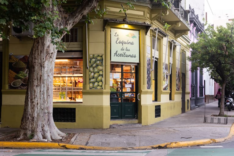 Fachada de La Esquina de las aceitunas (Estrella Herrera)