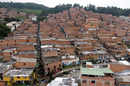 Barrio de Medellín Sin Tugurios, visto desde el aire, construido por Escobar en los 80, como acción filantrópica para mejorar su imagen y como pantalla de sus negocios oscuros. Tenía 250 viviendas, hoy hay unas 400.