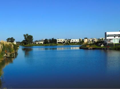 "Para algunos es una tragedia no salir con su kayac", afirma una vecina de barrio cerrado